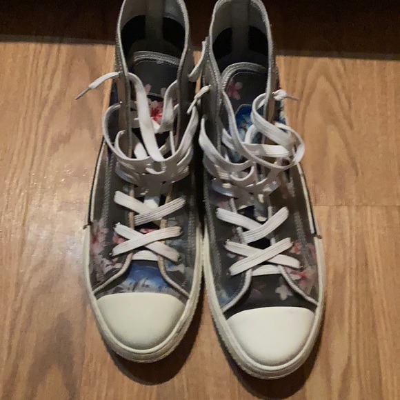 Diors - Picture 2 of 2